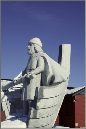 Wikingerstatue in Finnsnes