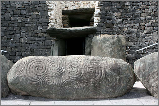 Der bemerkenswerte Portalstein von Newgrange