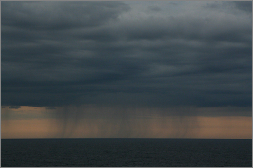 Regenschauer über der Nordsee