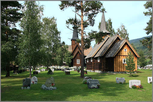 Holzkirche und Kapelle in Sjøa